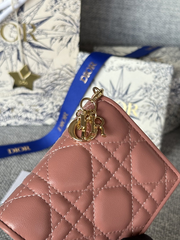 ディオール財布側面デザイン